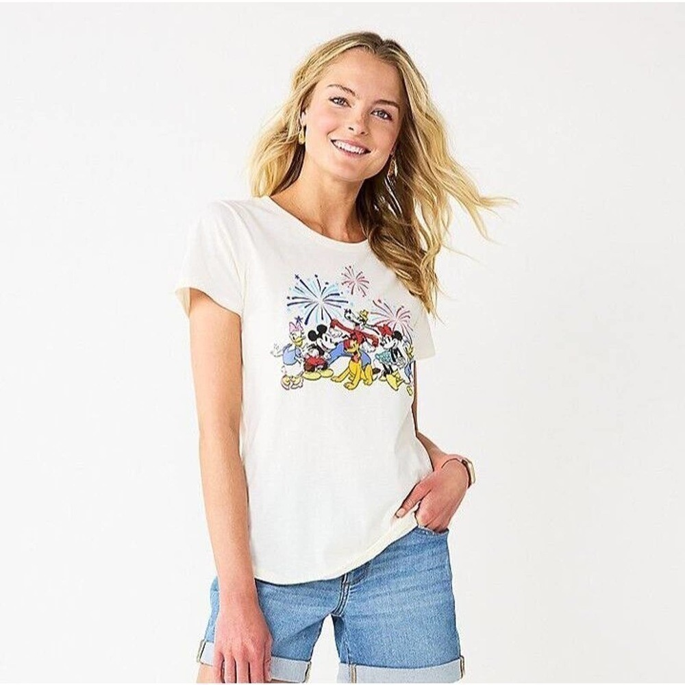 Disney fireworks graphic tee women plus size XXL cream short sleeve mickey